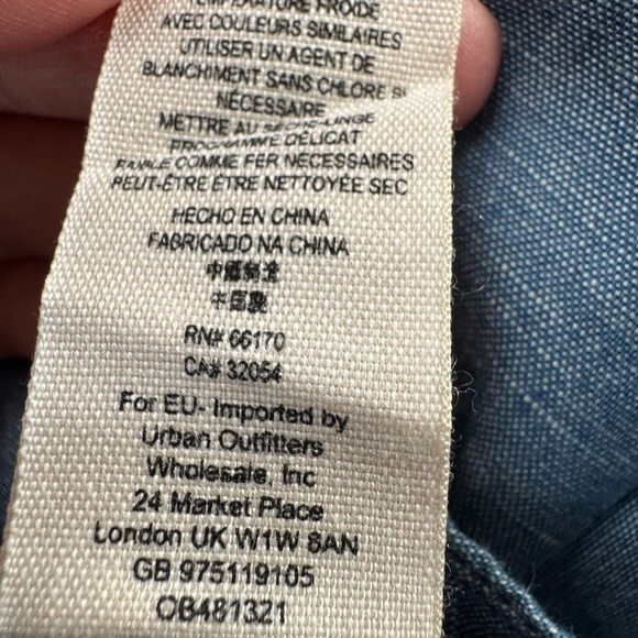 Free People Show Me Some Shoulder Chambray Top - Picture 7 of 8